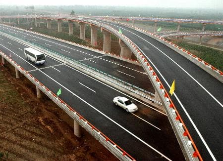 HIHETELEN: Több százezer kilométer út épült Kínában 5 év alatt