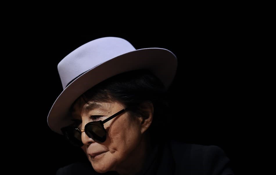 Yoko Ono 90 éves