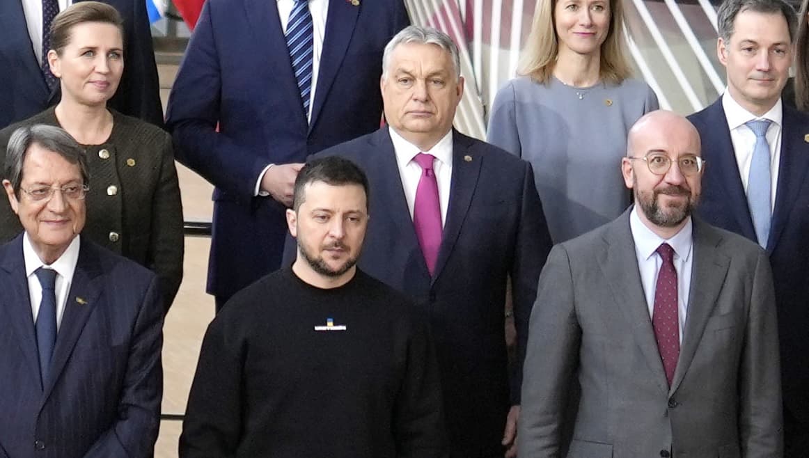 Nem kellett sokat várni, hogy körbejárja a sajtót: Orbán nem tapsolta meg Zelenszkijt (VIDEÓ)