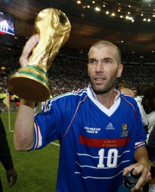 Több mint 100 ezer dollárt fizettek vb-döntős Zidane-mezért