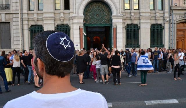 Francia kamaszok vertek meg egy zsidó srácot Párizsban
