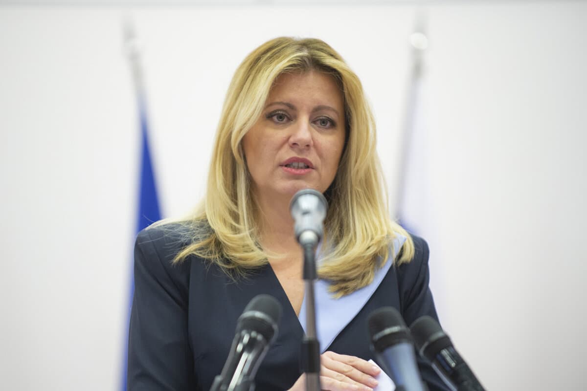 Zuzana Čaputová köztársasági elnök leváltotta Michal Aláčot, az SIS visszaéléssel gyanúsított igazgatóját