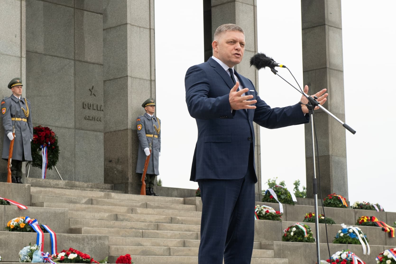Fico a Slavínon arról papolt, hogy nem szabad félvállról vennünk a háborút