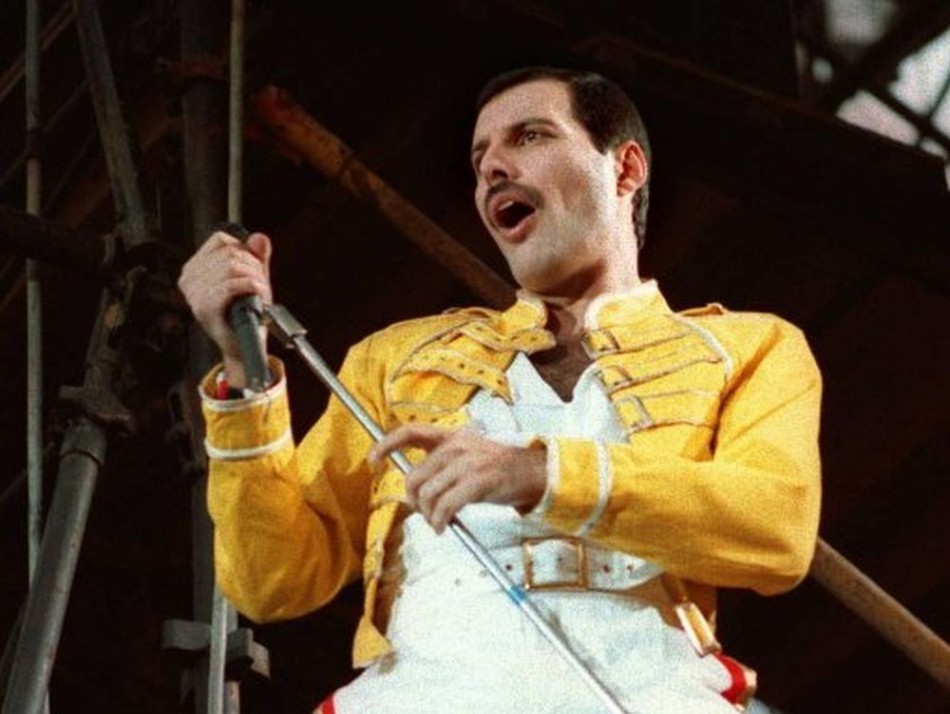 Freddie Mercury’s Courageous Announcement: Revealing His AIDS Diagnosis One Day Before His Final Goodbye